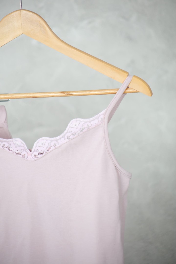 Pyjama Femme Uni avec Dentelle – Douceur & Élégance