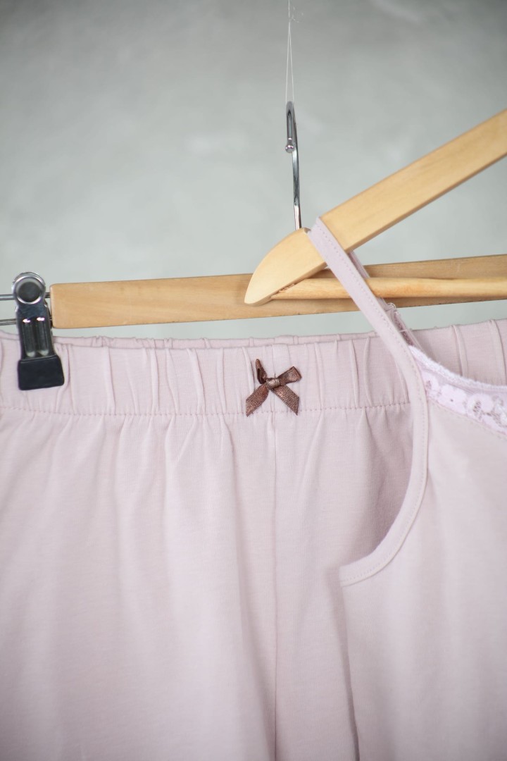 Pyjama Femme Uni avec Dentelle – Douceur & Élégance